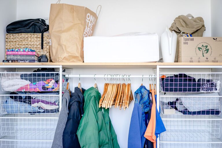 How to Store Seasonal Clothes Efficiently: Tips for Easy Organization